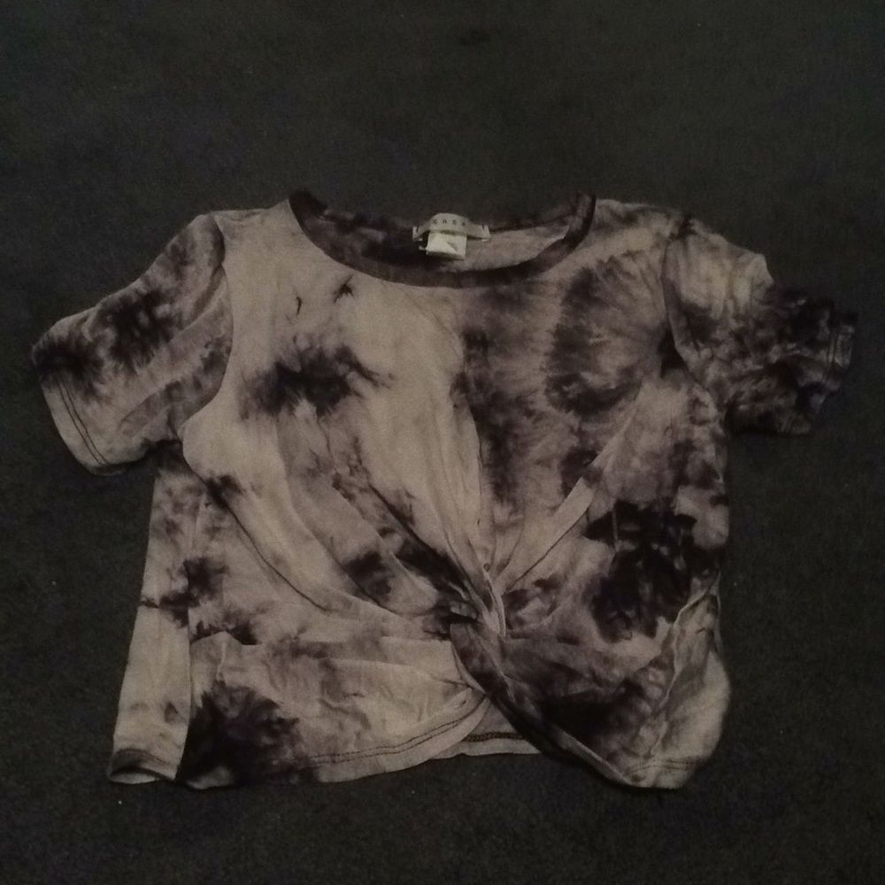 Tie dye tied short sleeve shirt